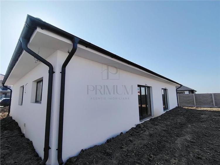 Duplex cu 3 camere cu Canalizare în Aeroport
