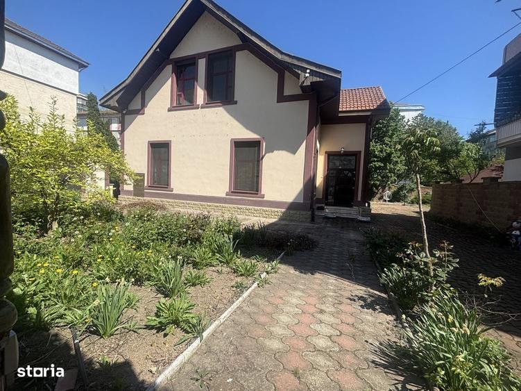 Casă cu 4 camere în Central