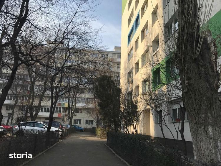 Apartament cu 3 camere semidecomandat, mobilat în 1 Mai