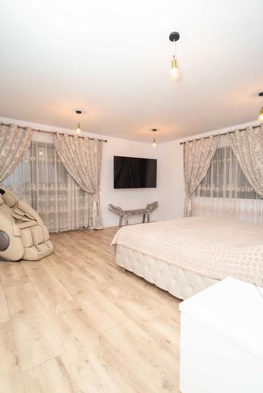 Casă cu 4 camere decomandat în Breazu