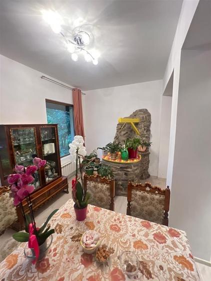 Casă individuală cu 8 camere cu Canalizare în Giarmata
