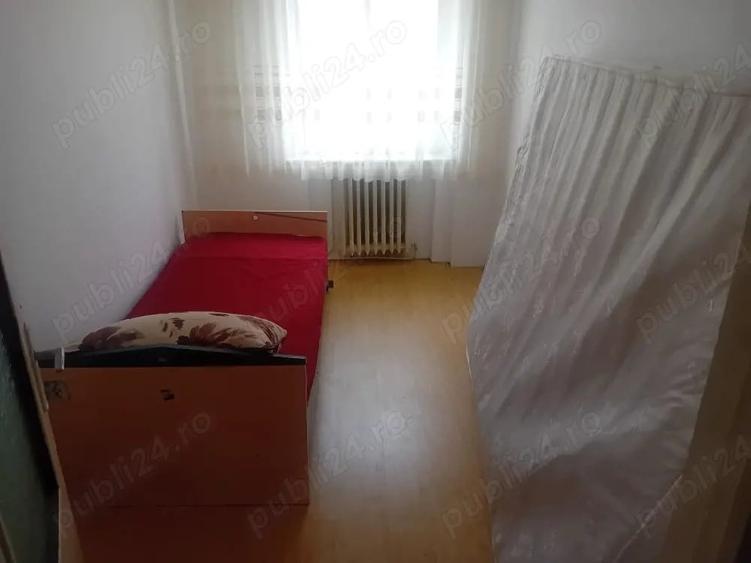 Apartament cu 3 camere decomandat în Precista