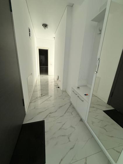 Apartament cu 3 camere semidecomandat în Mihai Bravu