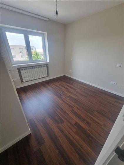 Penthouse cu 5 camere decomandat în 1 Mai