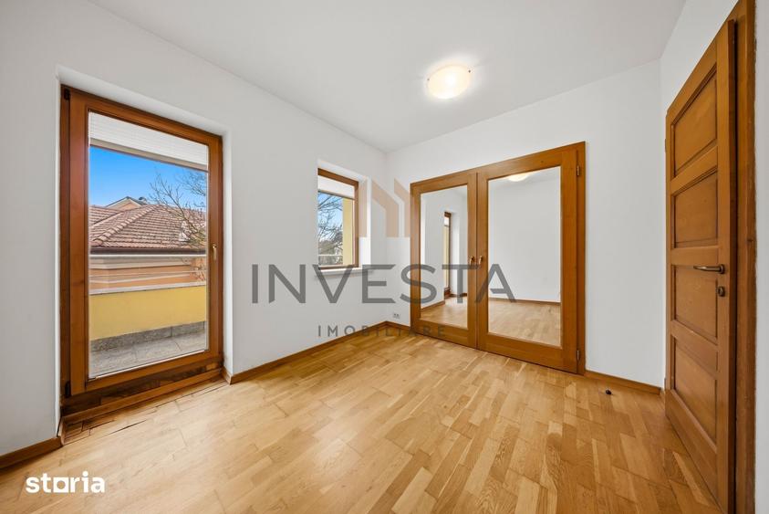 Apartament cu 4 camere semidecomandat în Central