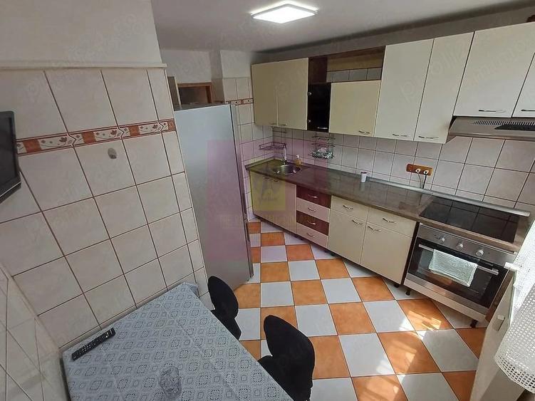 Apartament cu 3 camere decomandat în Berceni