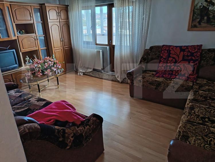 Apartament cu 3 camere decomandat, mobilat în Central