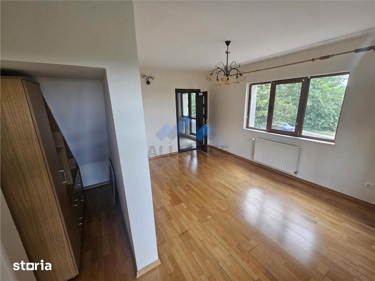 Casă cu 5 camere cu Teren 650 Mp în Păcurari