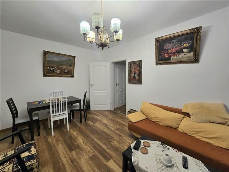 Apartament cu 2 camere semidecomandat, mobilat în 1 Mai