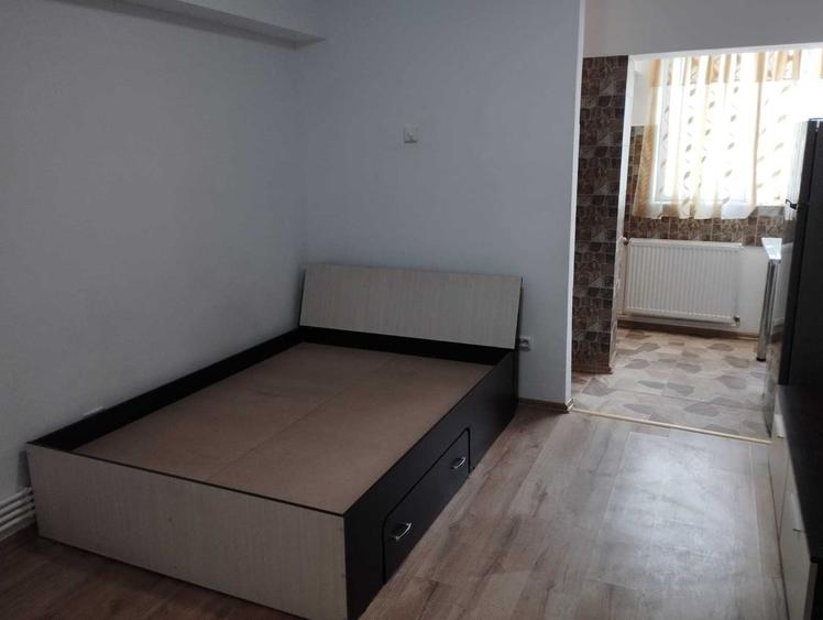 Garsonieră decomandată în Central
