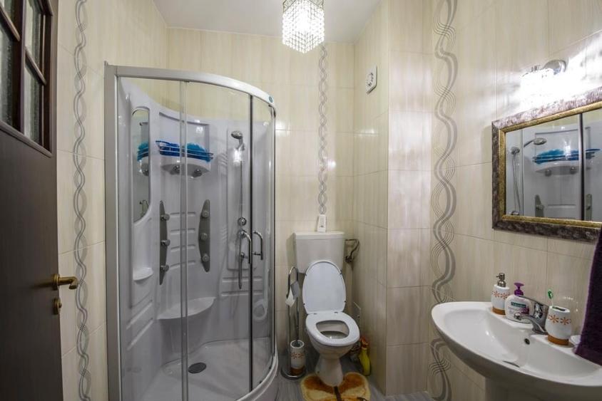 Apartament cu 3 camere decomandat, mobilat în Central
