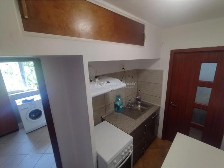 Apartament cu 2 camere nedecomandat, mobilat în Oravița