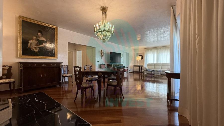 Apartament cu 4 camere decomandat, mobilat în Primăverii