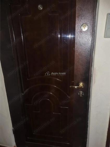 Apartament cu 3 camere decomandat în Libertății