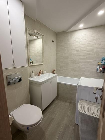 Apartament cu 3 camere decomandat în Republicii