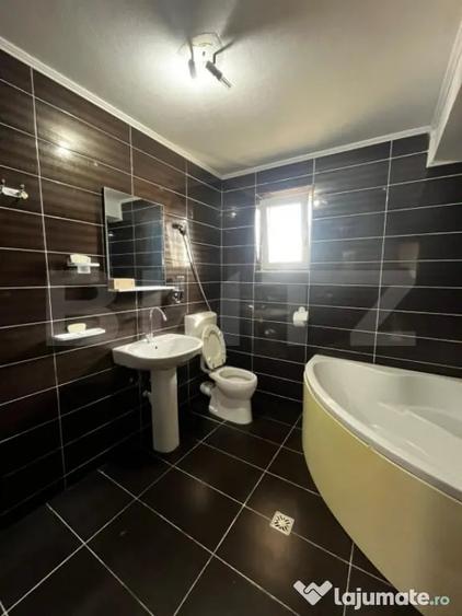 Apartament cu 3 camere semidecomandat în Unirea