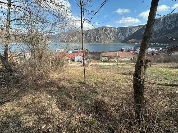 Teren de 387 mp, în Dubova