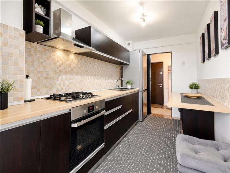 Apartament cu 3 camere decomandat în Dârste