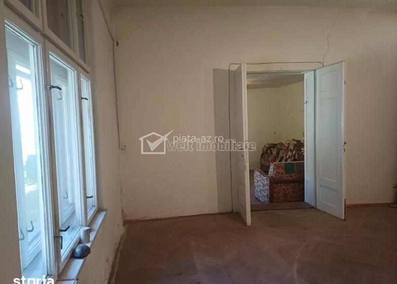 Oportunitate investitie- Casa renovabila, 2 camere, curte comuna, Centru