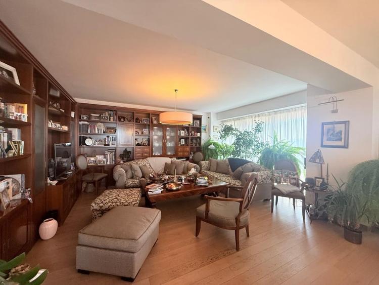 Apartament cu 4 camere decomandat, mobilat în Ștefan cel Mare