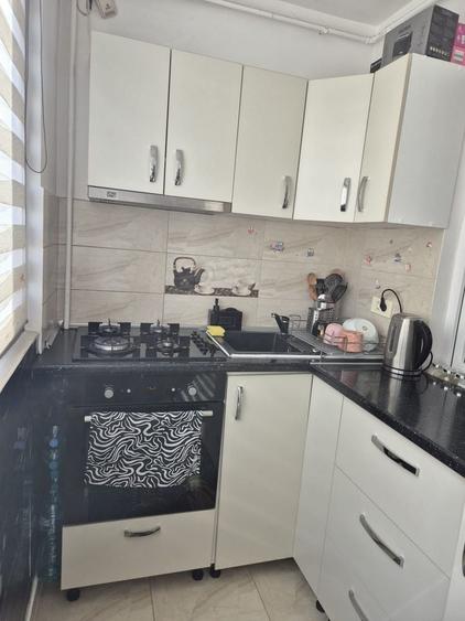 Apartament cu 2 camere decomandat în Roșu