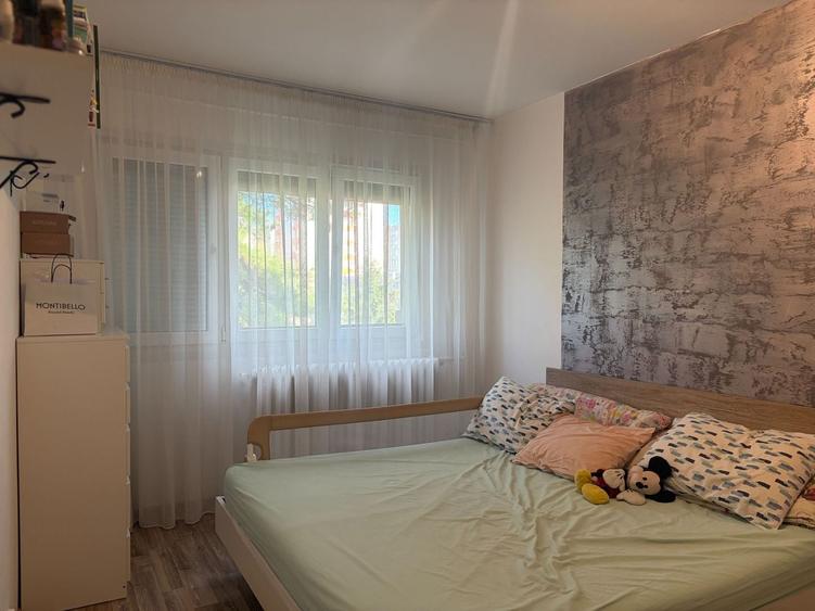 Apartament cu 3 camere semidecomandat, mobilat în Alexandru Obregia