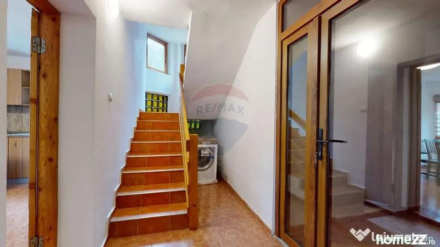 Casă cu 7 camere cu Teren 986 Mp în Plaiul Foii
