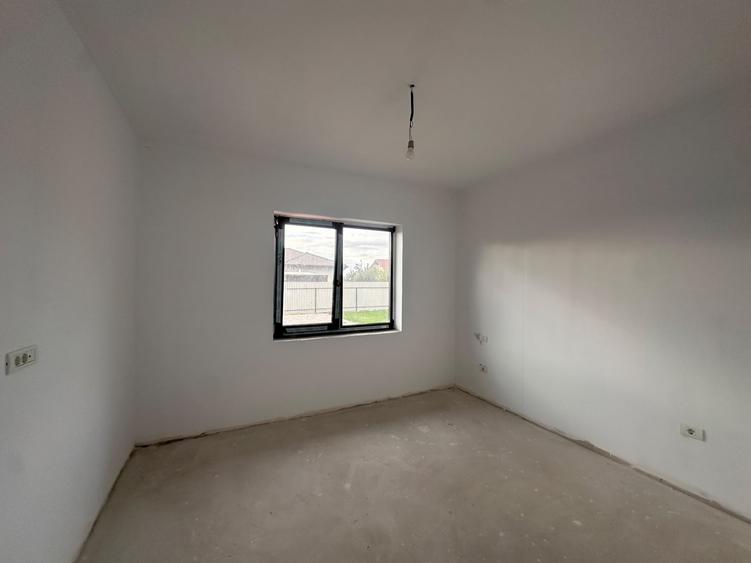Duplex cu 4 camere cu Canalizare în Moșnița Nouă