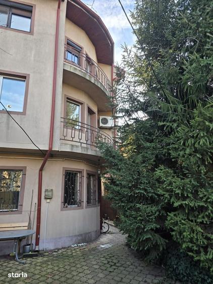 Casă cu 4 camere în Apărătorii Patriei
