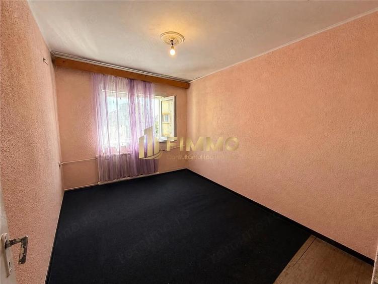 Apartament cu 3 camere decomandat în Poieni-Suceava