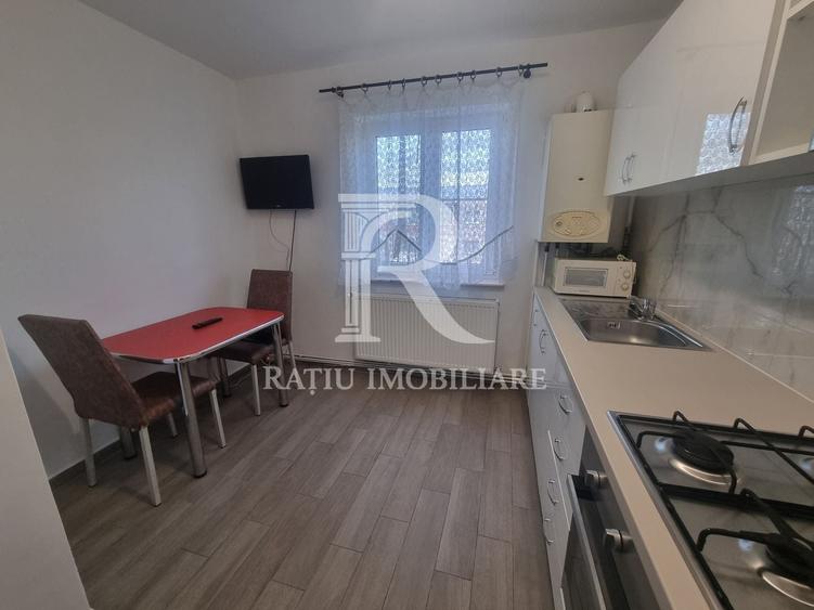 Apartament cu 2 camere semidecomandat, mobilat în Gojdu
