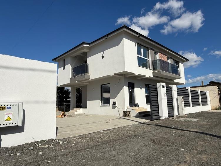 Casă individuală cu 4 camere cu Teren 265 Mp în Valu lui Traian