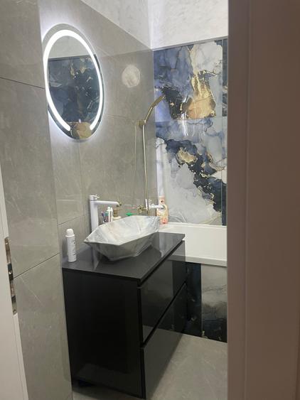 Apartament cu 4 camere decomandat în Central