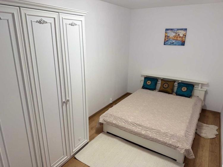 Apartament cu 3 camere semidecomandat în Dacia