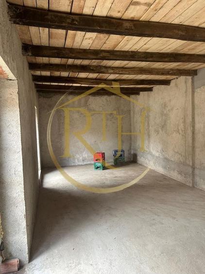 Casă individuală cu 6 camere cu Canalizare în Balinț
