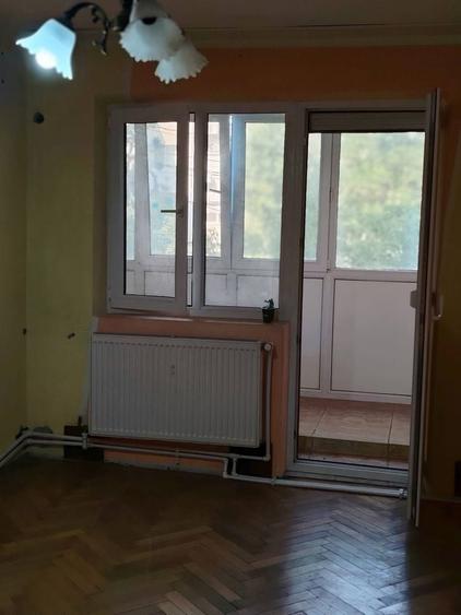 Apartament cu 3 camere semidecomandat în Micro 38