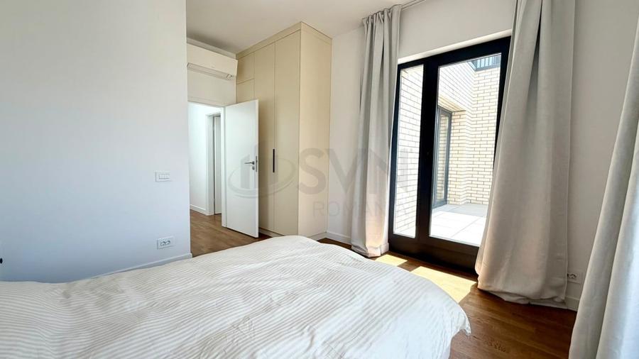 Apartament cu 4 camere semidecomandat, mobilat în Pipera