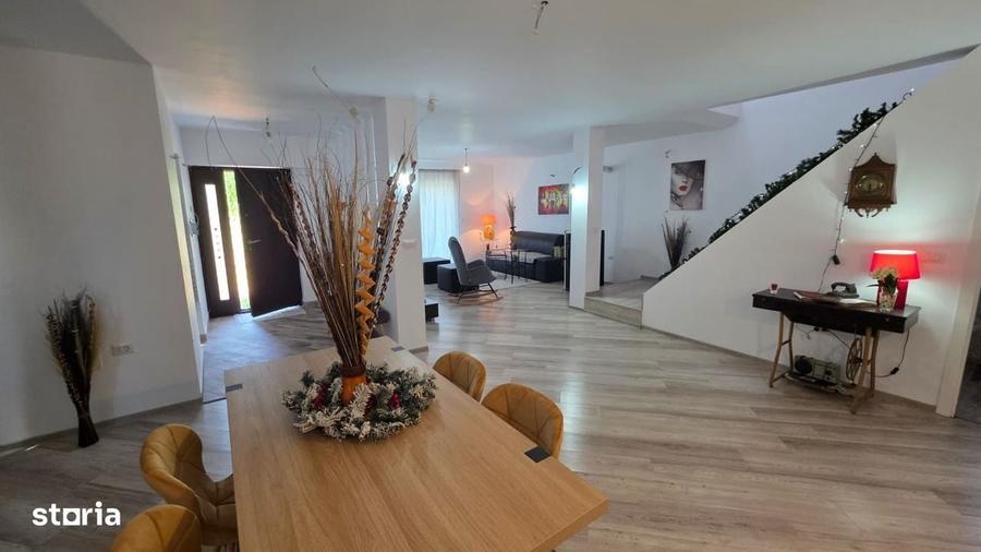 Casă cu 4 camere în Central