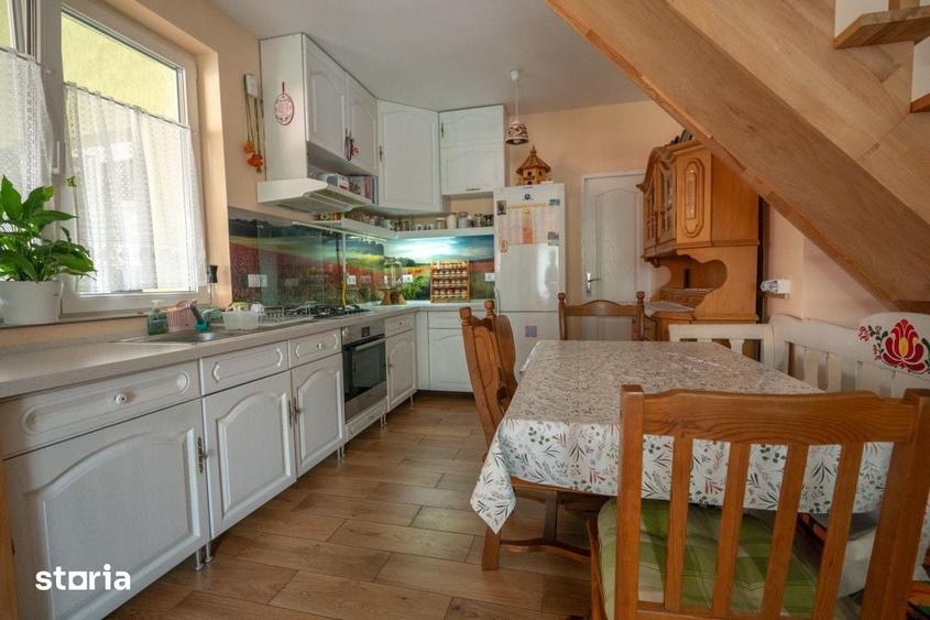Casă cu 5 camere cu Teren 900 Mp în Burdea