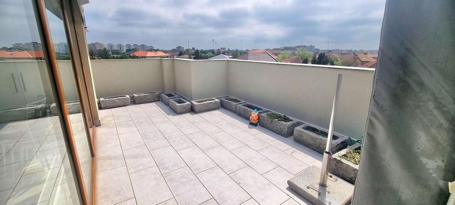 Apartament cu 3 camere decomandat, mobilat în Complex Studențesc