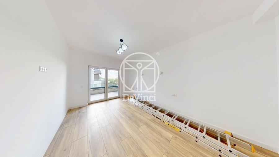 Apartament cu 3 camere semidecomandat, mobilat în Exterior Vest