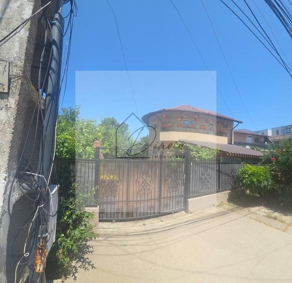 Casă individuală cu 4 camere cu Canalizare în Central