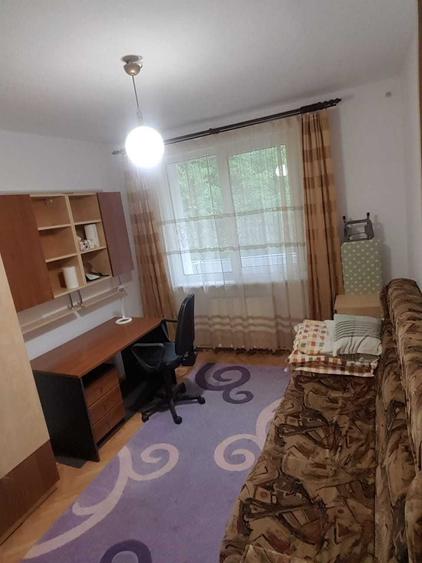 Apartament cu 3 camere decomandat în Cornișa