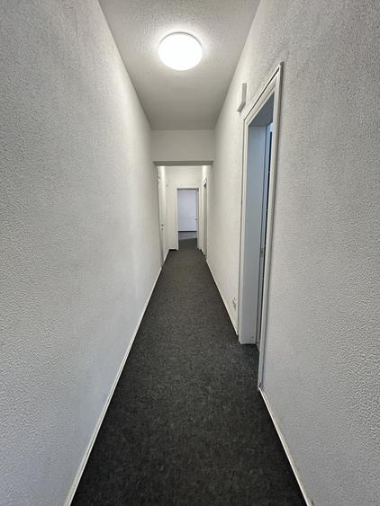 Apartament cu 4 camere decomandat în Polonă