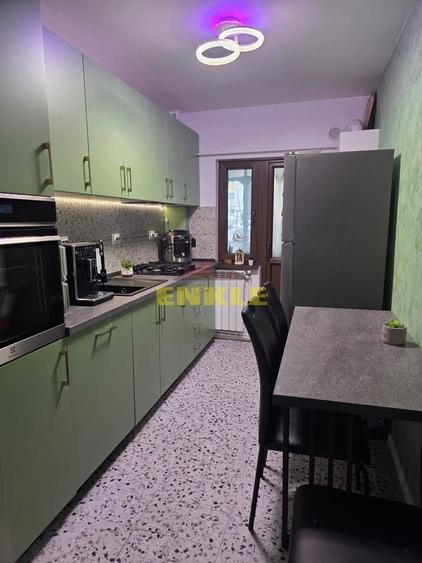 Apartament cu 3 camere decomandat în Central
