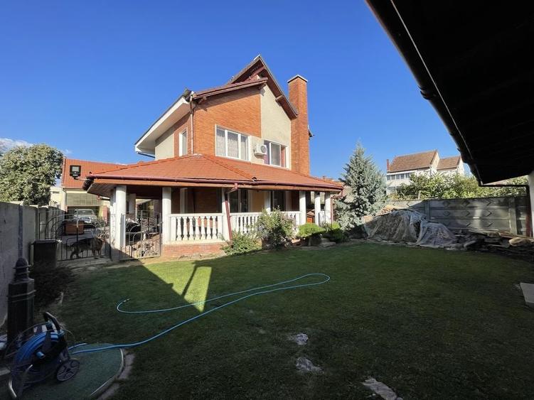 Casă cu 4 camere în Central