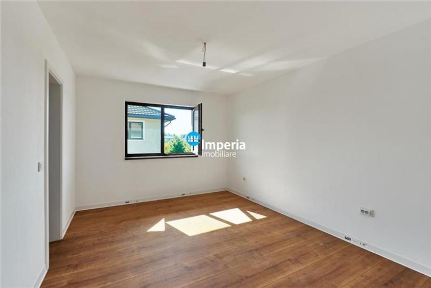 Duplex cu 4 camere cu Canalizare în Valea Ursului
