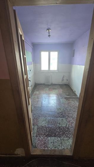 Apartament cu 3 camere semidecomandat în Govândari