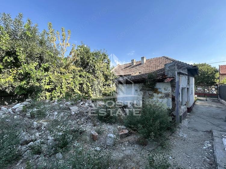 Teren intravilan 679 mp si casa demolabila, zona Crisan - 3