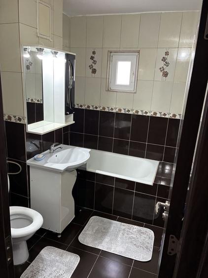Apartament cu 2 camere decomandat în Rovine